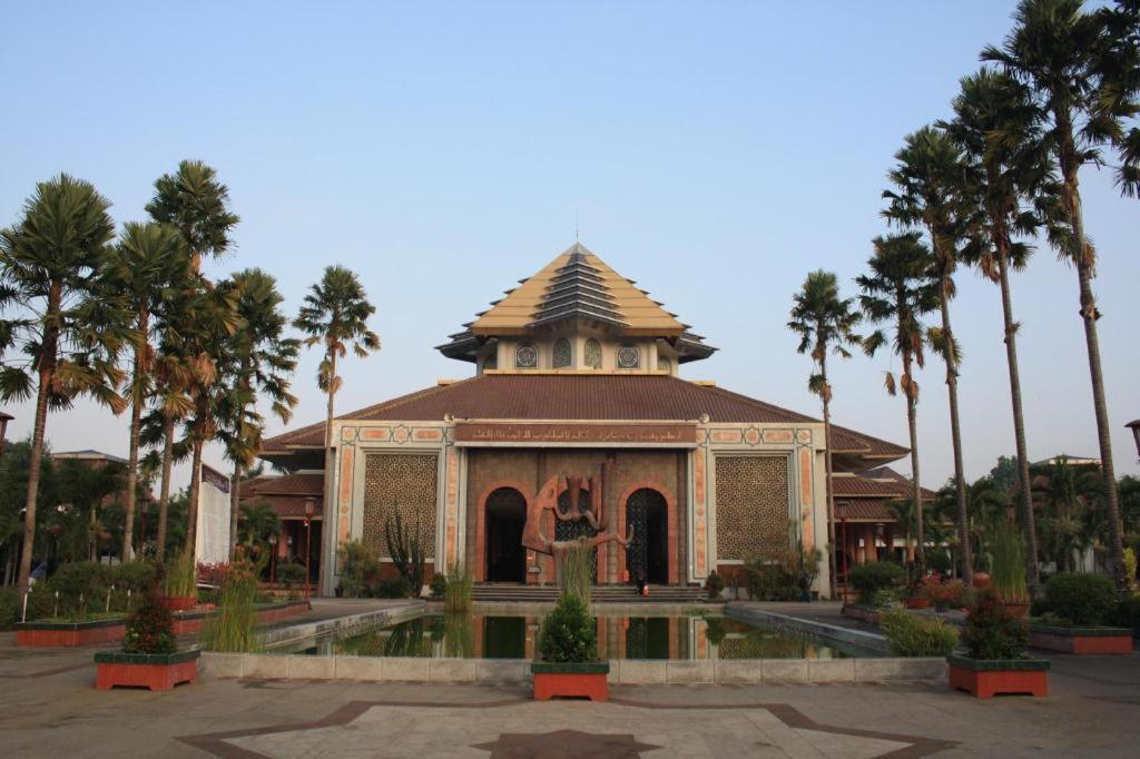 Puri Artha Hotel Yogyakarta Exterior photo