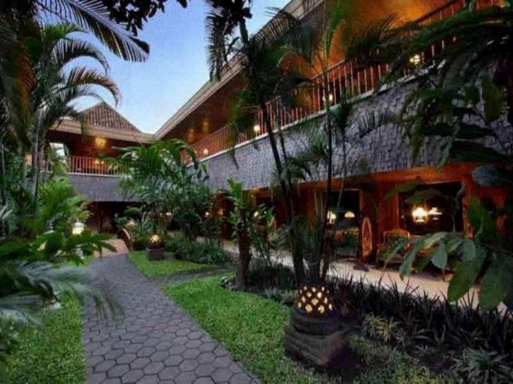 Puri Artha Hotel Yogyakarta Exterior photo