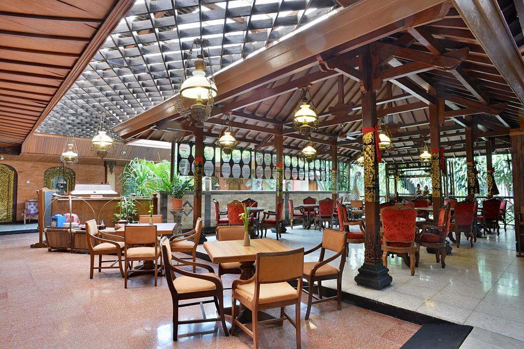 Puri Artha Hotel Yogyakarta Exterior photo