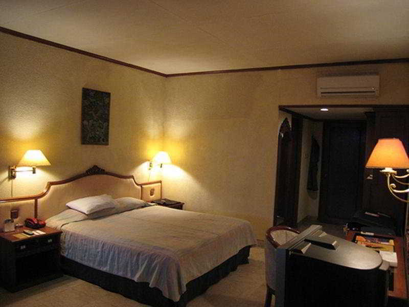 Puri Artha Hotel Yogyakarta Exterior photo